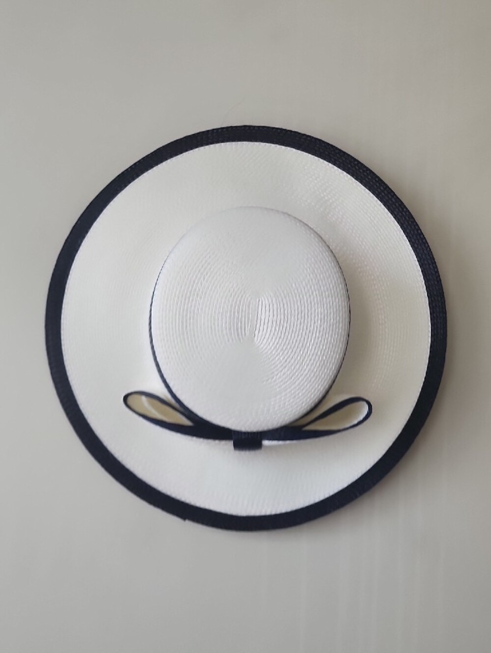 Classic White Straw Sun Hat with Black Trim and Bow. New Without Tag - Picture 5 of 14